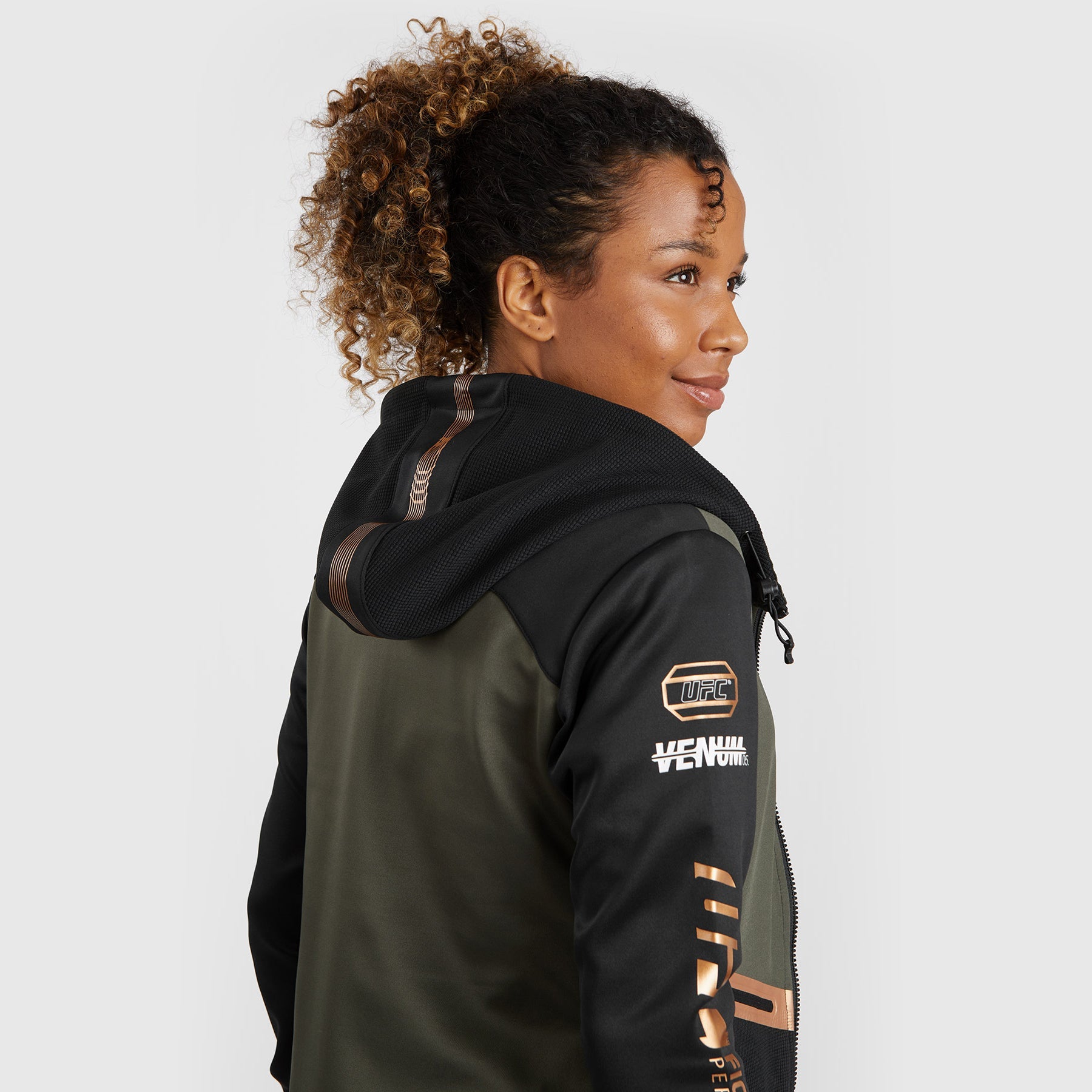 Sweatshirt zippé à capuche pour Femmes UFC Adrenaline by Venum Fight Week - Kaki/Bronze