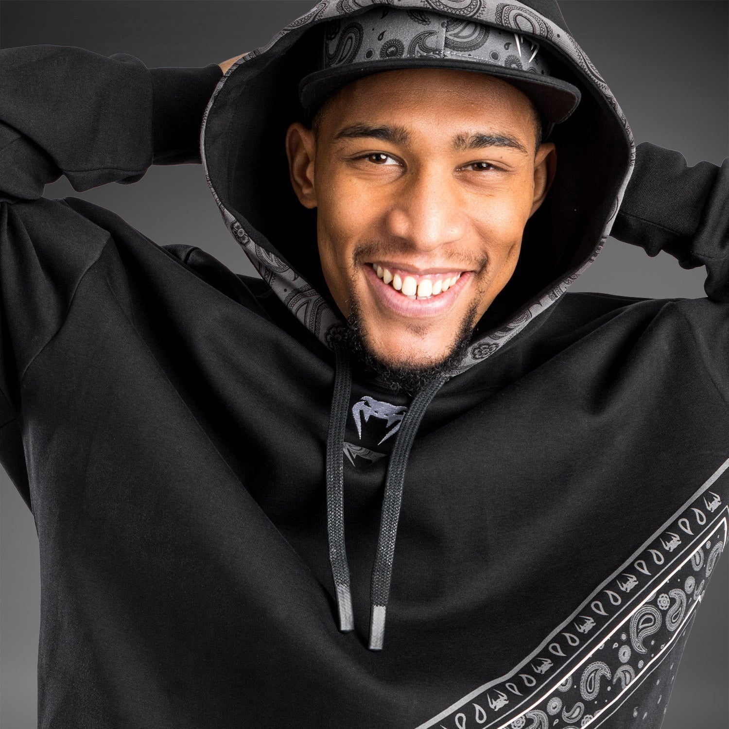 Sweatshirt à Capuche XL Venum Cali 34 - Oversize- Noir