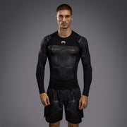 Rashguard à Manches Longues Venum G-Fit Air pour Hommes - Noir Intense/Sable Désert