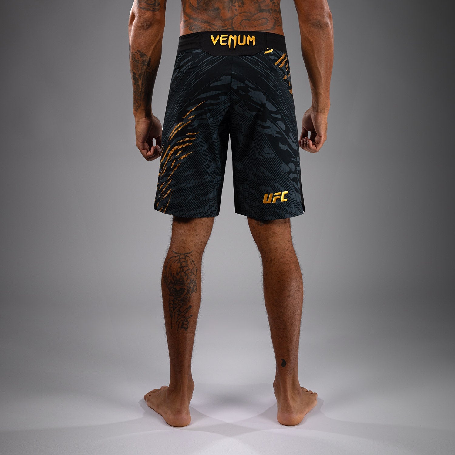 Shorts de Combat pour Hommes UFC Fusion by Venum Authentic Fight Night - Coupe Longue - Champion