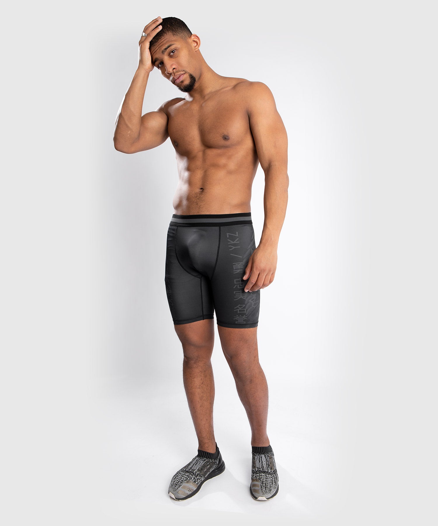 Short de Vale Tudo Venum YKZ21 – Noir/Noir
