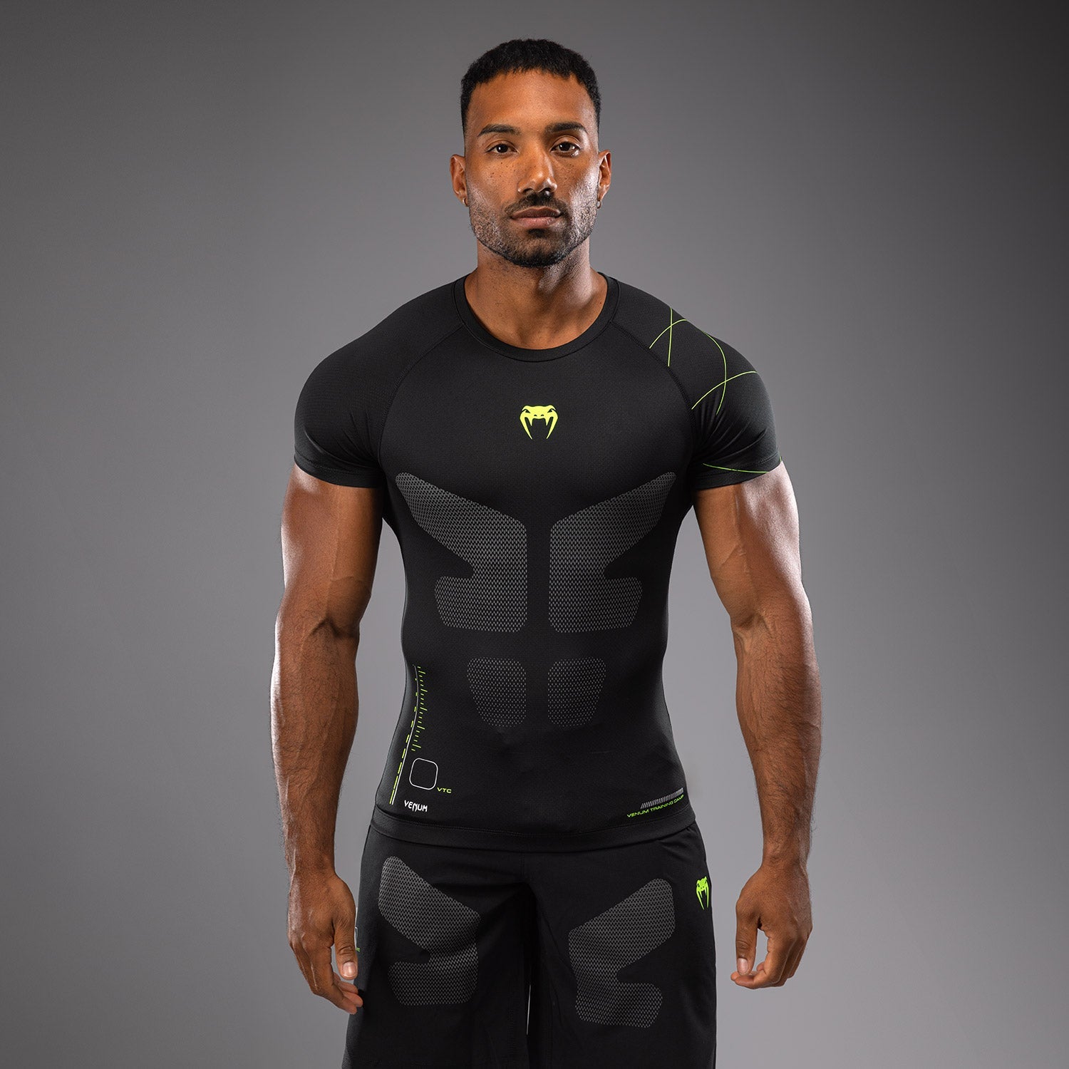 Rashguard Manches Courtes Venum Training Camp 4.0 - Noir/Vert fluo