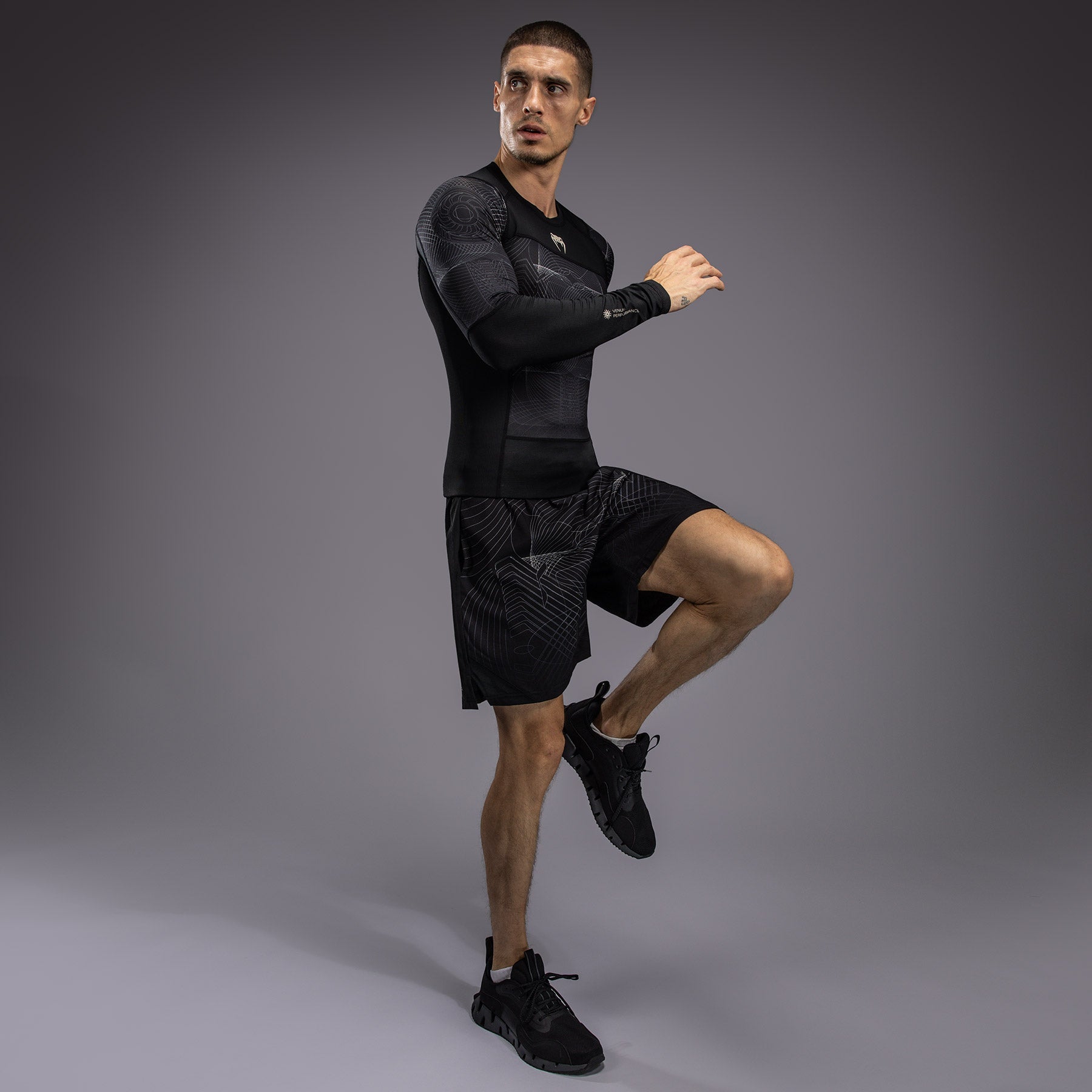 Rashguard à Manches Longues Venum G-Fit Air pour Hommes - Noir Intense/Sable Désert