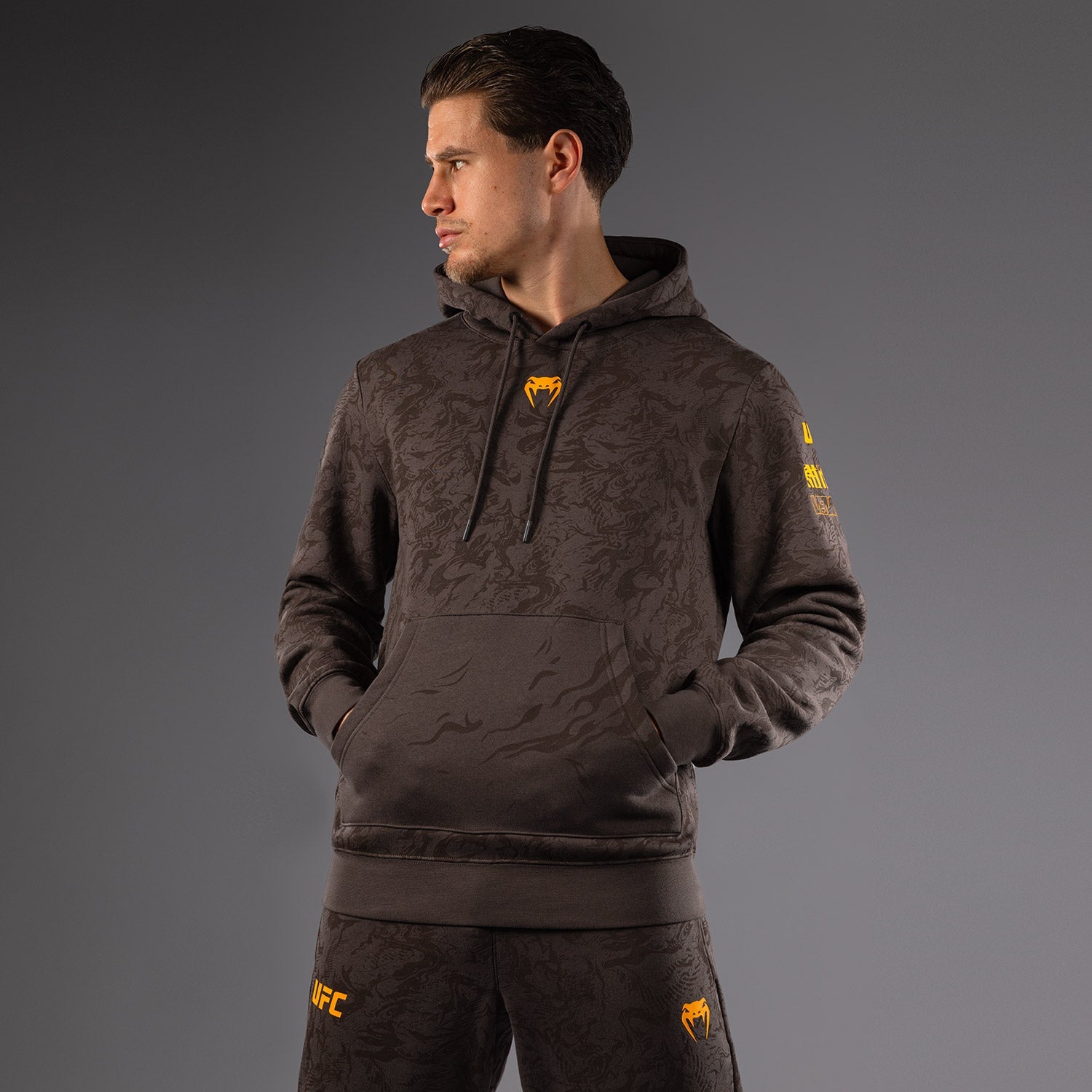 Sweatshirt à Capuche pour Hommes UFC Fusion by Venum Fight Week - Marron Terrestre