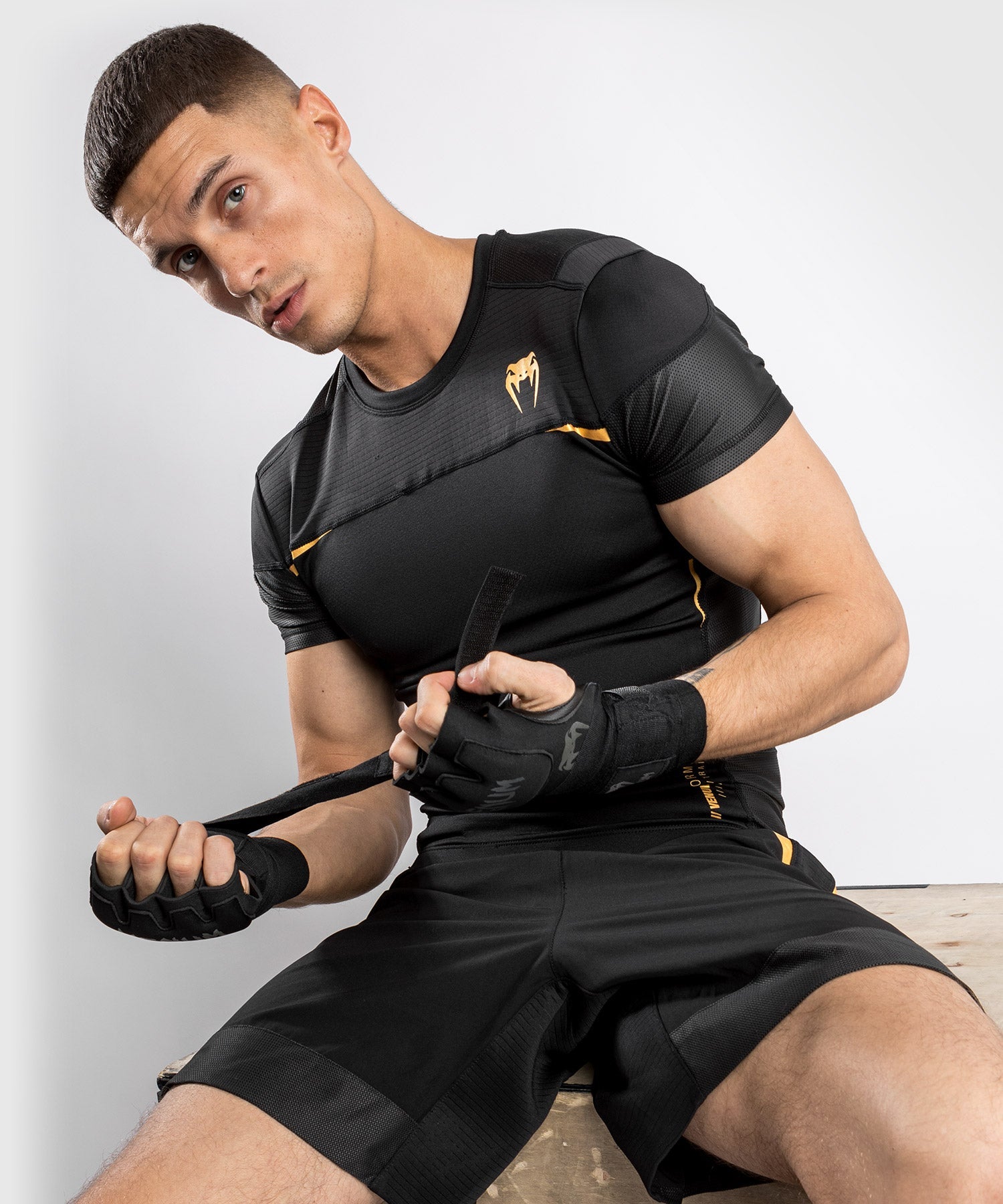 T-Shirt de compression Manches Courtes Venum tempest 2.0 – Noir/Or