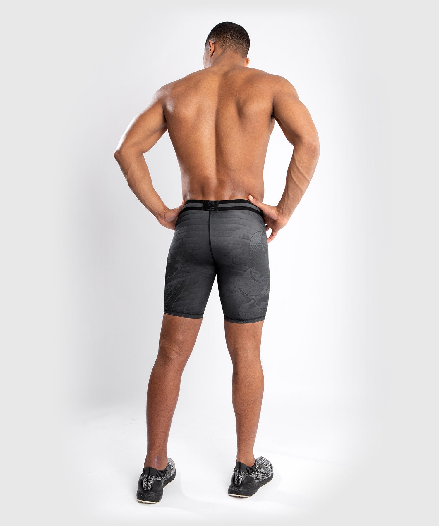 Short de Vale Tudo Venum YKZ21 – Noir/Noir