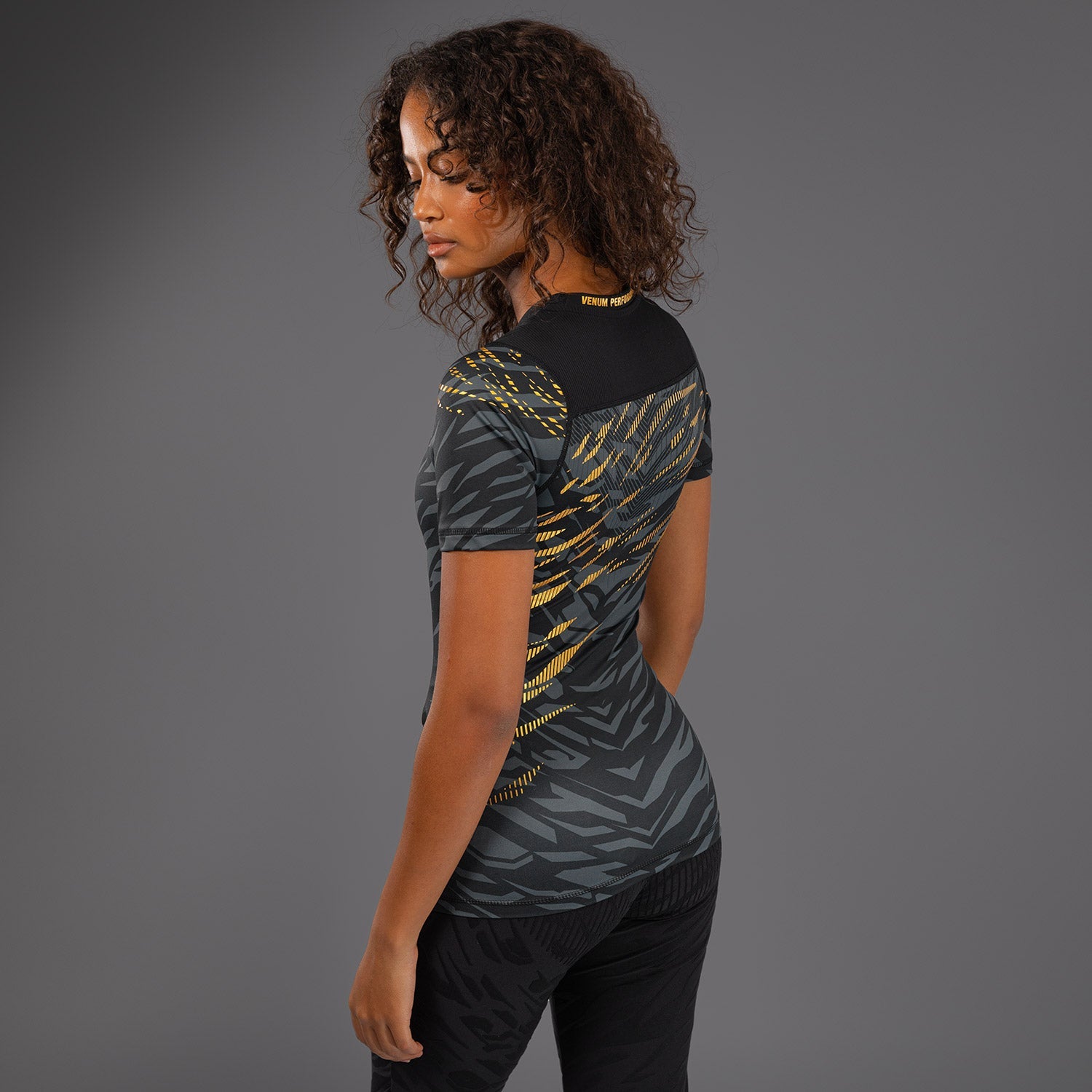 Rashguard Performance à Manches Courtes pour Femmes UFC Fusion by Venum Authentic Fight Night - Champion