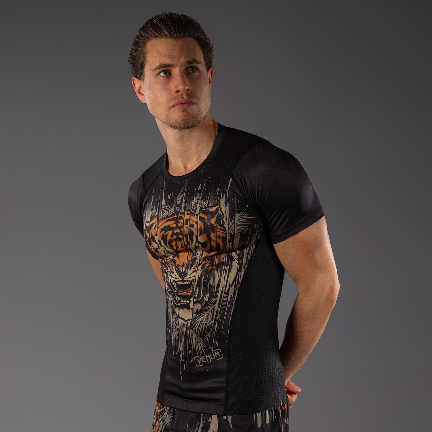 Rashguard à Manches Courtes Venum Tiger pour Hommes - Noir/Orange Néon